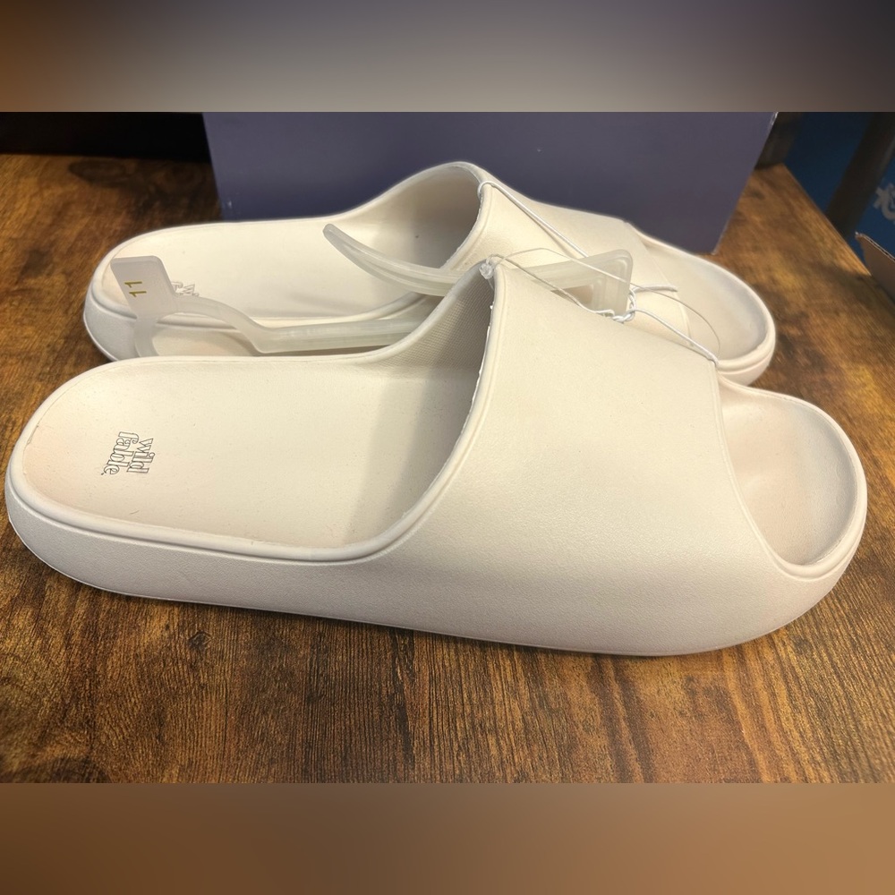 Wild Fable Womens Robbie Slide Sandals off white Size 11 New - Picture 2 of 4